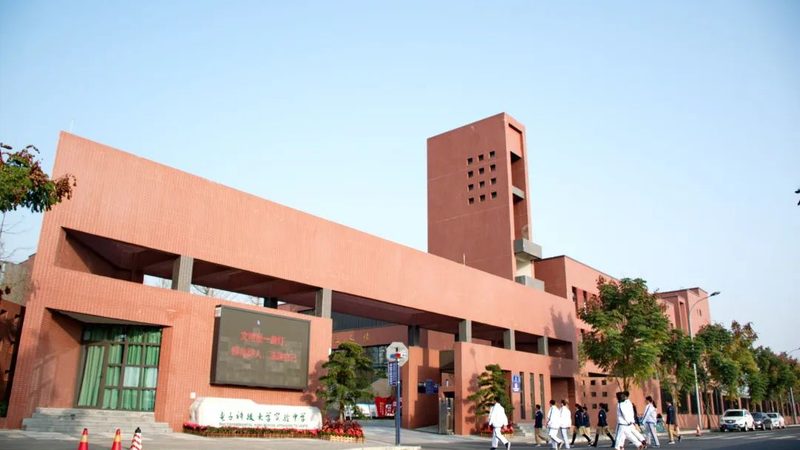 连接器端子定制生产：揭秘其核心工艺与关键要点